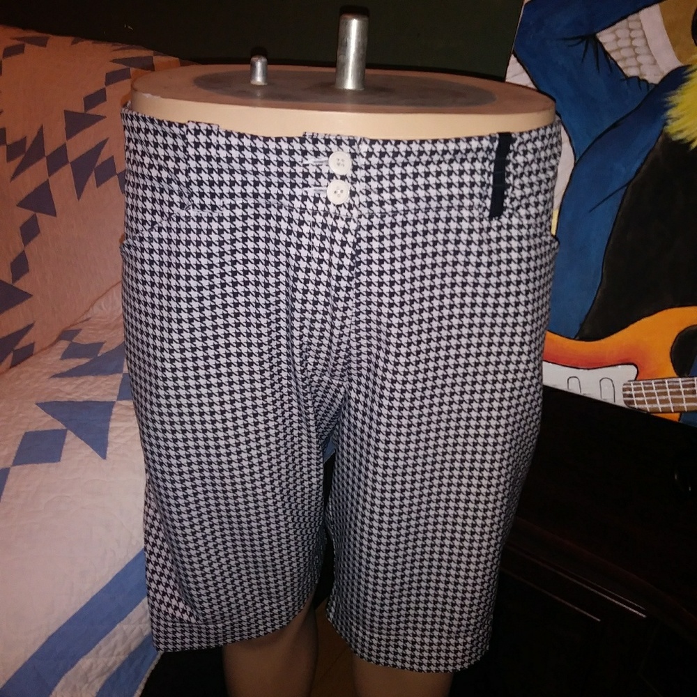 Womens Size L Nike golf shorts ⛳ euc